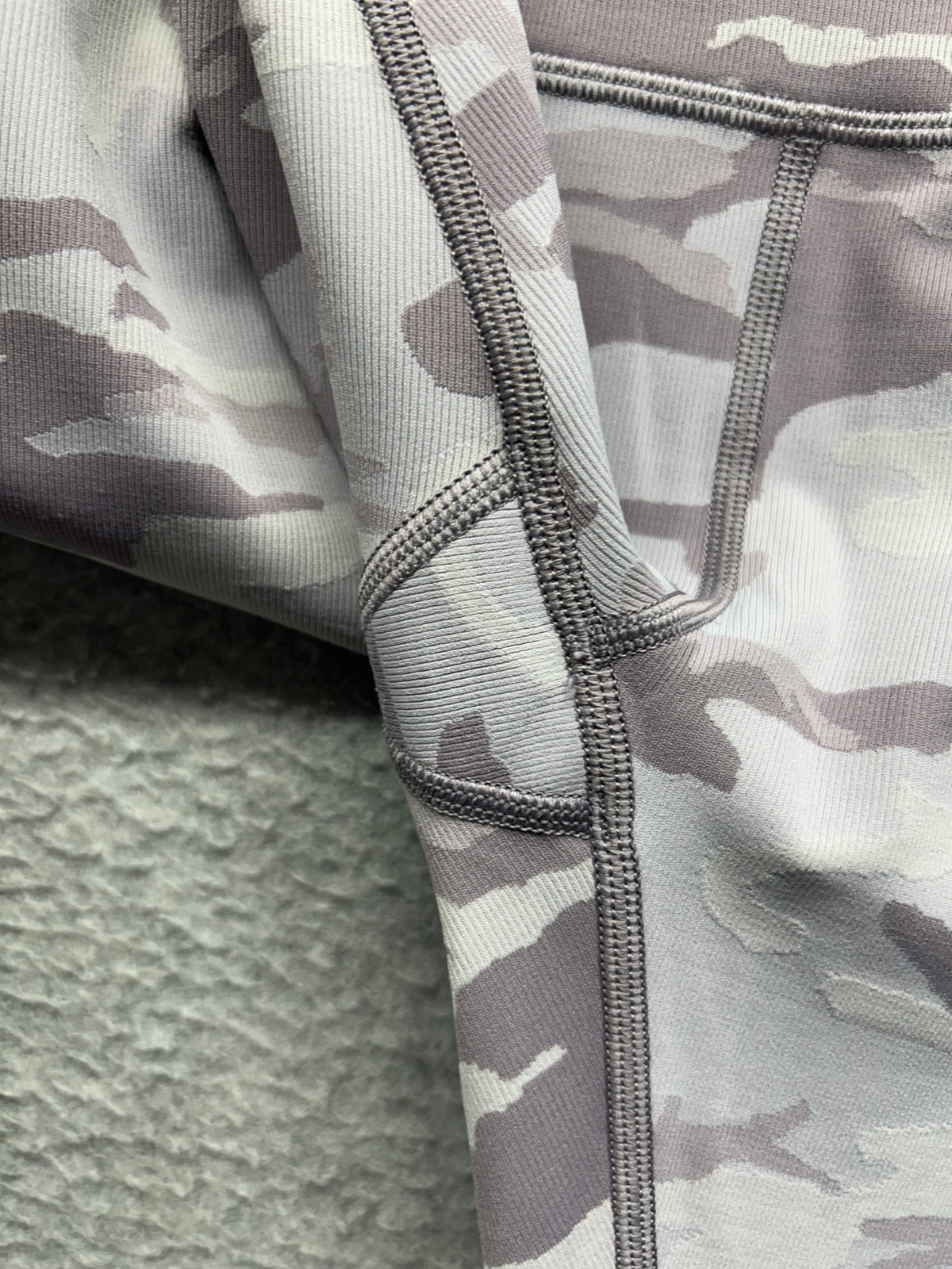 Lululemon Wunder Under High-Rise Tight 25" Luxtreme Size 6 Incognito Camo Jacquard Iced Iris Violet Verbana