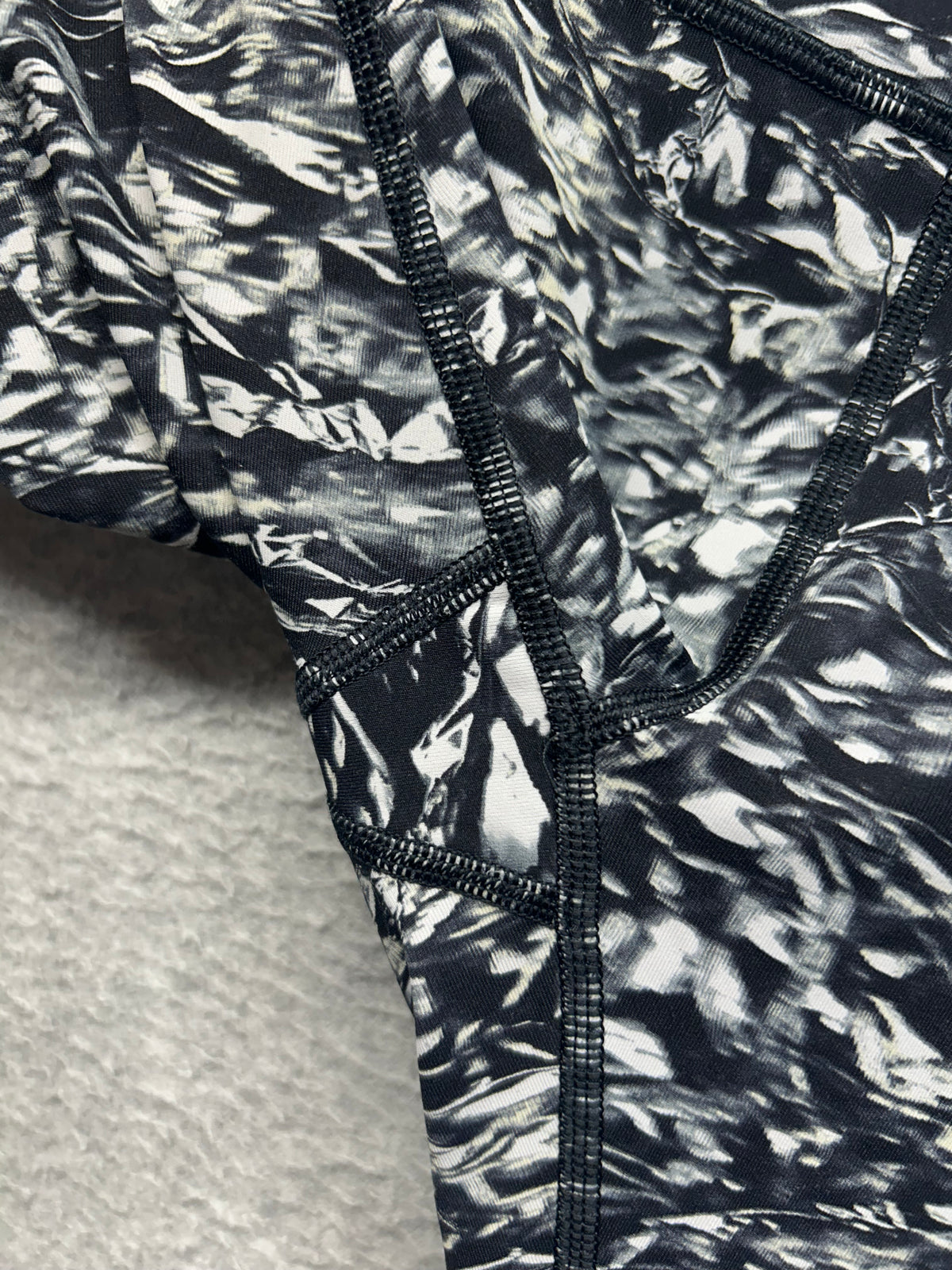 Lululemon Wunder Under Hi-Rise Tight 28" Size 6 Liquid Platinum Alpine White Multi