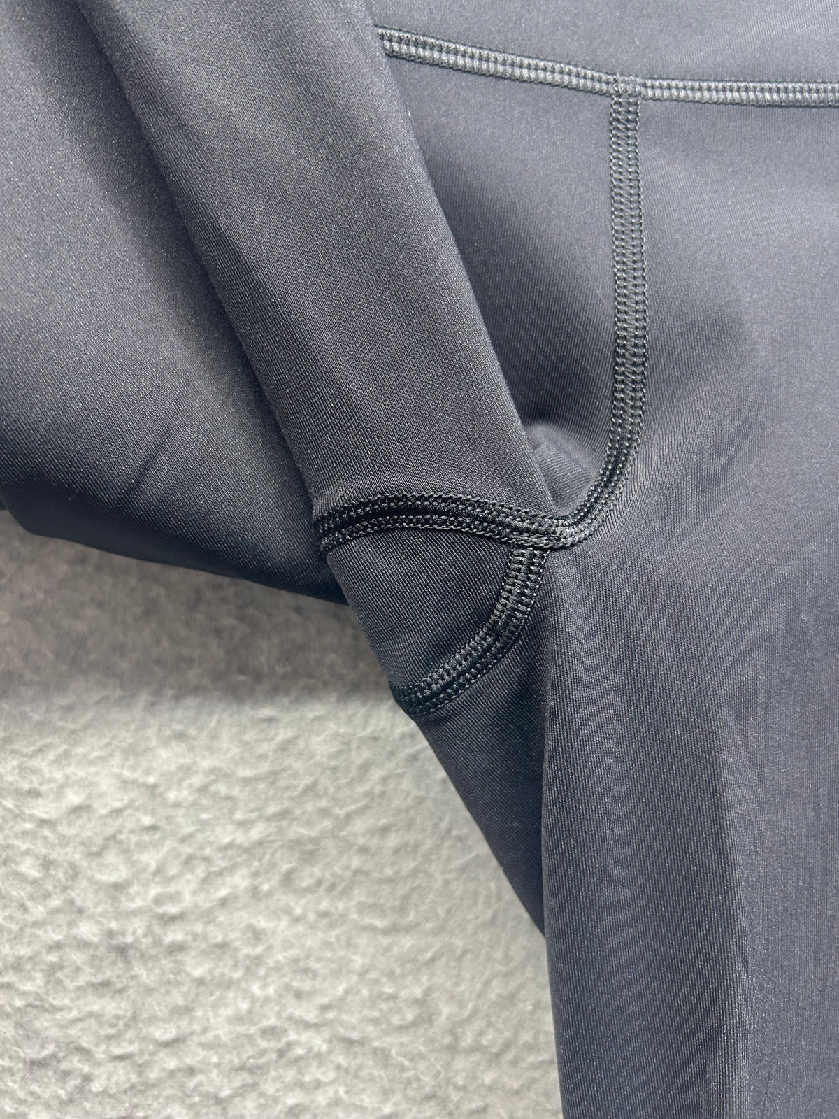 Lululemon Run On Tight (25") Size 6 Black