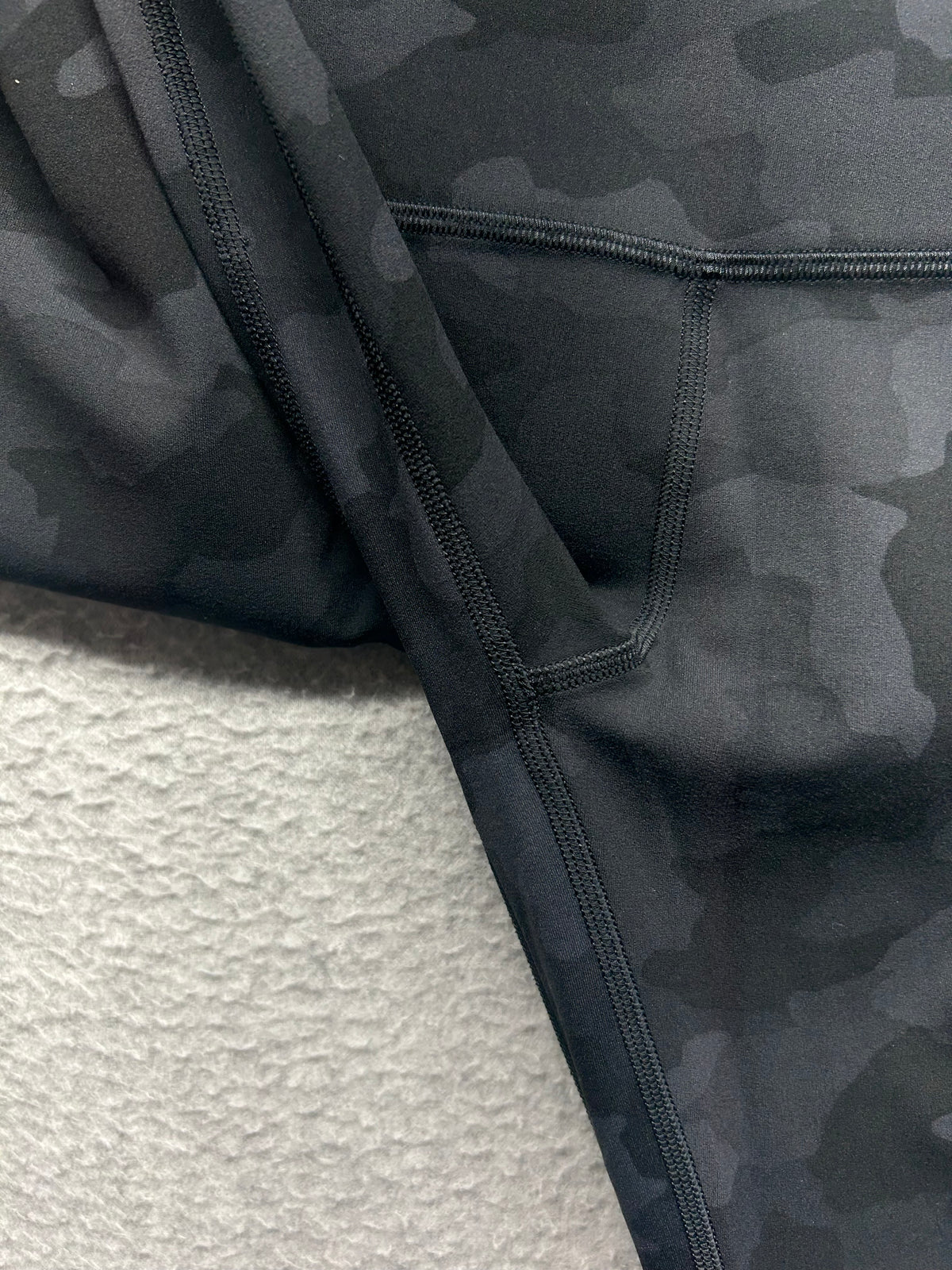 Lululemon Align Pant 25" Size 6 Heritage 365 Camo Deep Coal Multi
