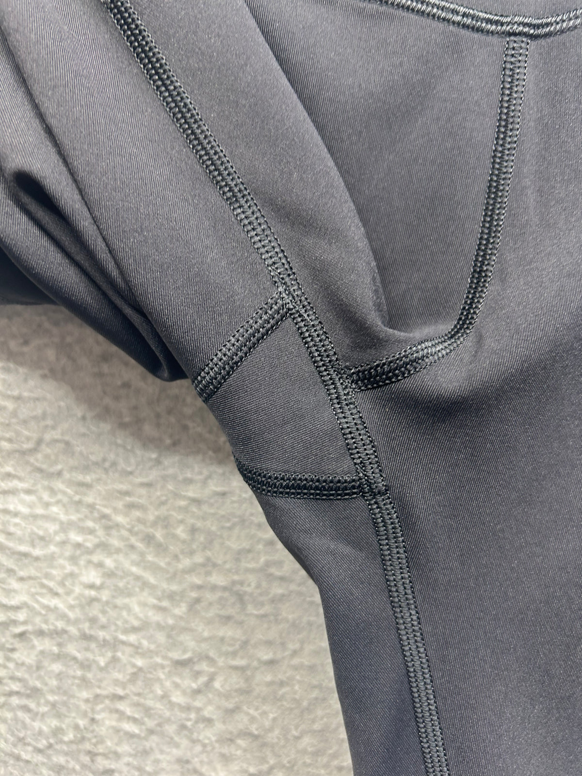 Lululemon Mesh In Motion Crop 23" Size 4 Black