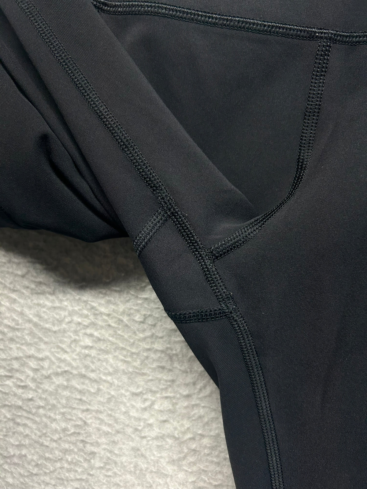 Lululemon Mesh In Motion Crop 23" Size 4 Black