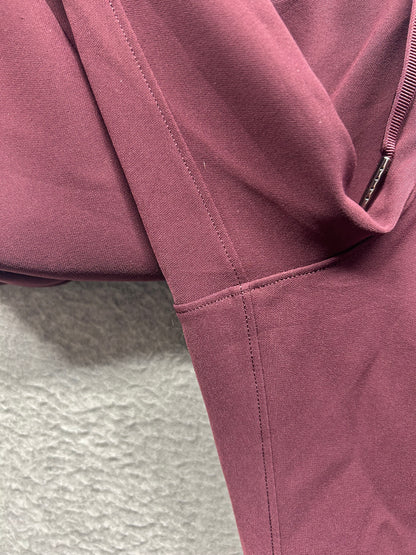 Lululemon On the Fly Jogger Woven Size 4 Cassis