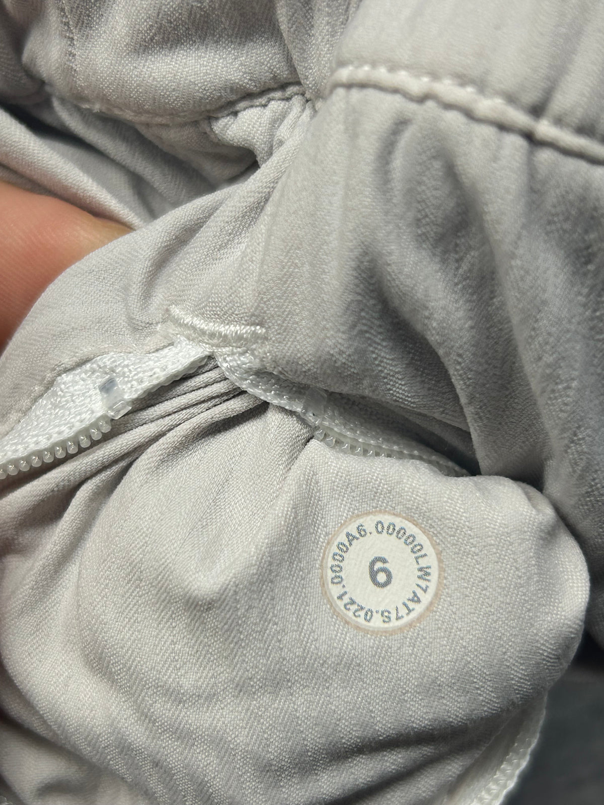 Lululemon Tracker Short V 4" Size 6 White