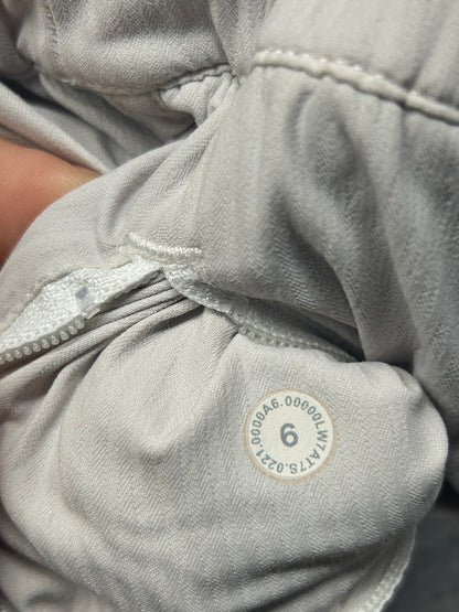 Lululemon Tracker Short V 4" Size 6 White