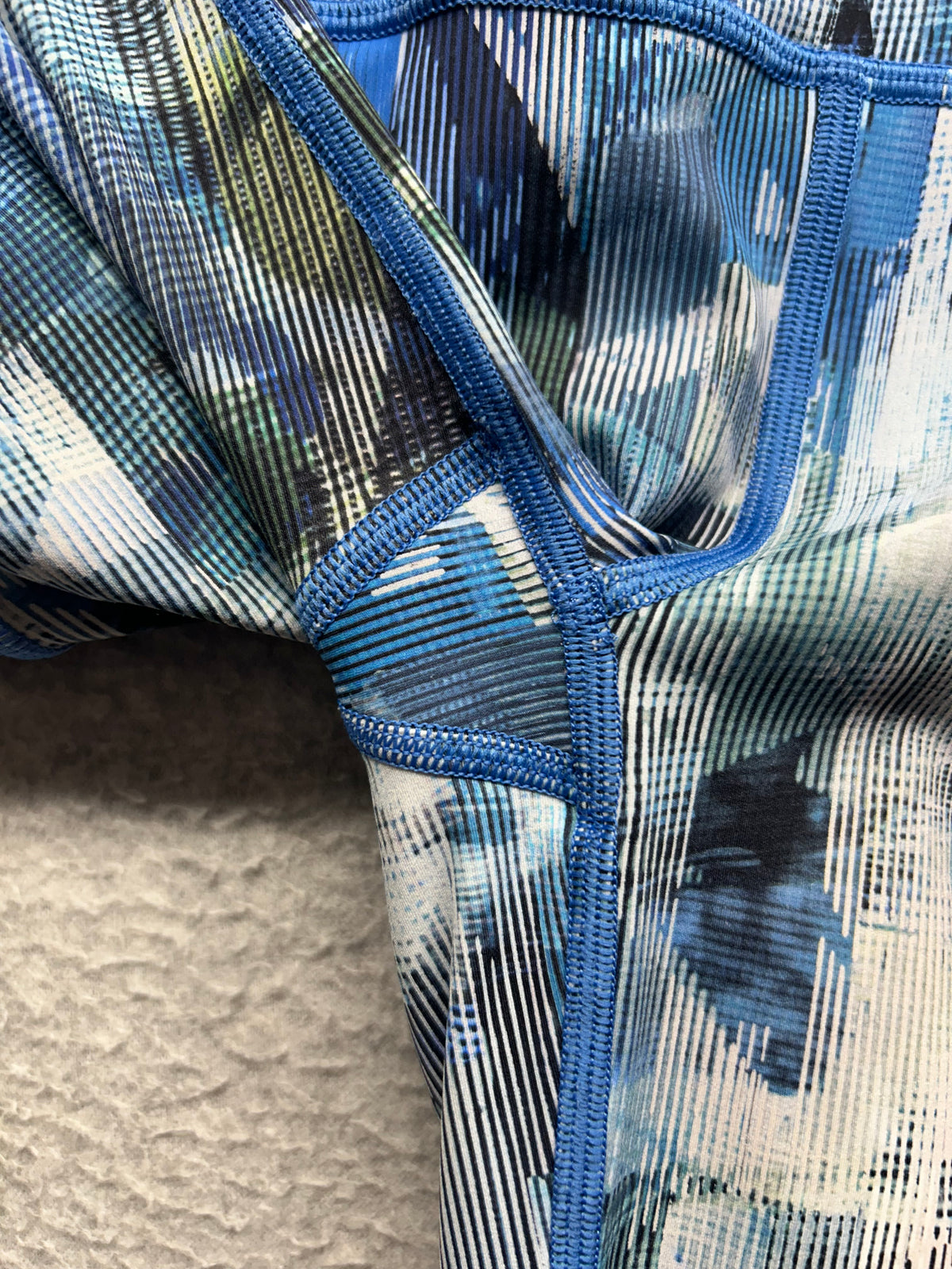 Lululemon On Pace Crop 21" Size 2 Sun Dazed Multi Blue