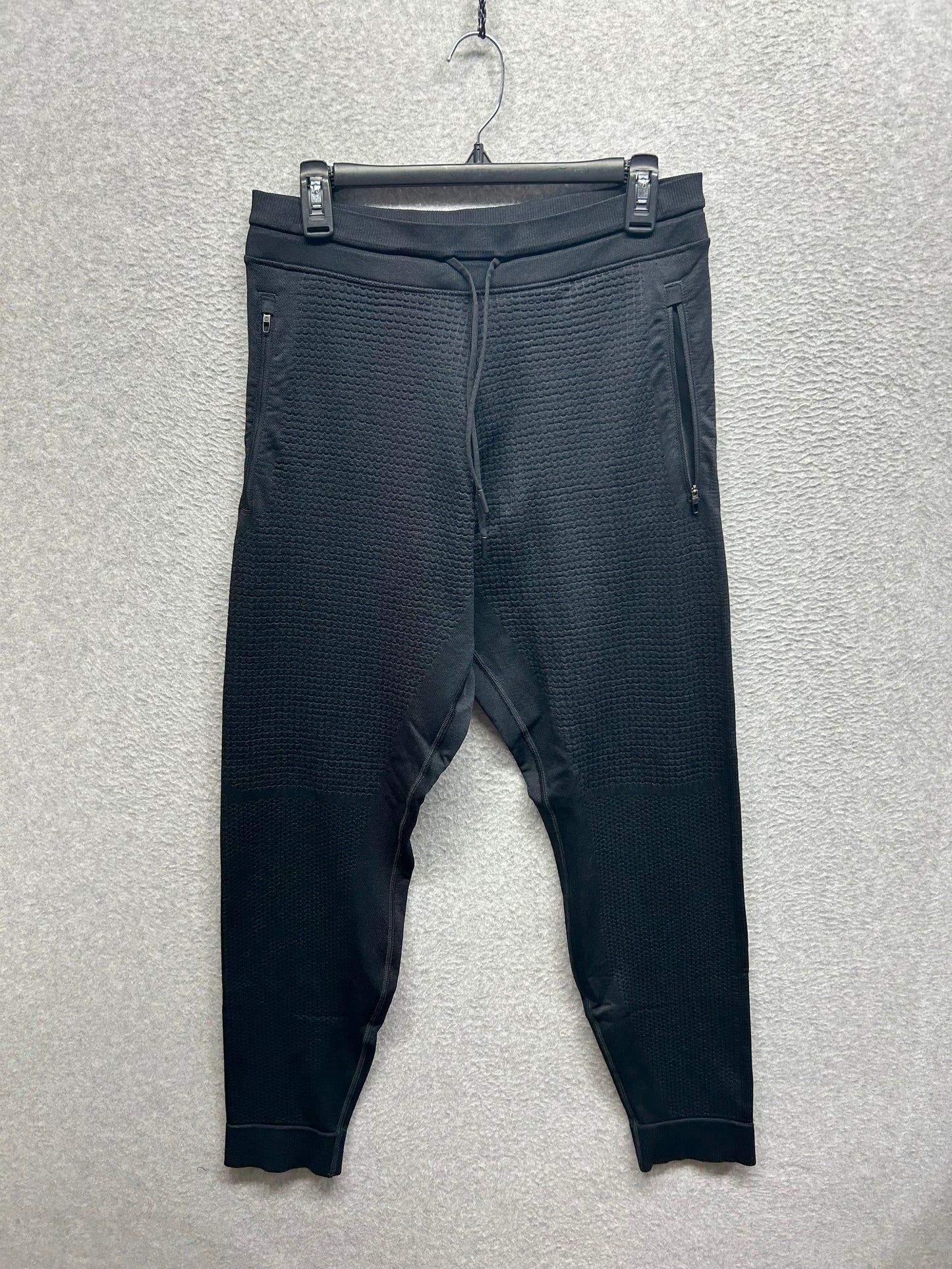 Lululemon Engineered Warmth Jogger Size Medium Black