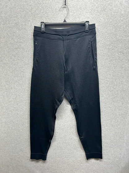 Lululemon Engineered Warmth Jogger Size Medium Black