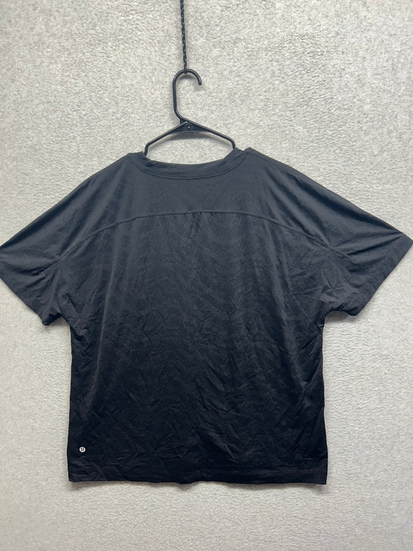Lululemon Textured Short Sleeve Shirt Size 14+ Black Camo