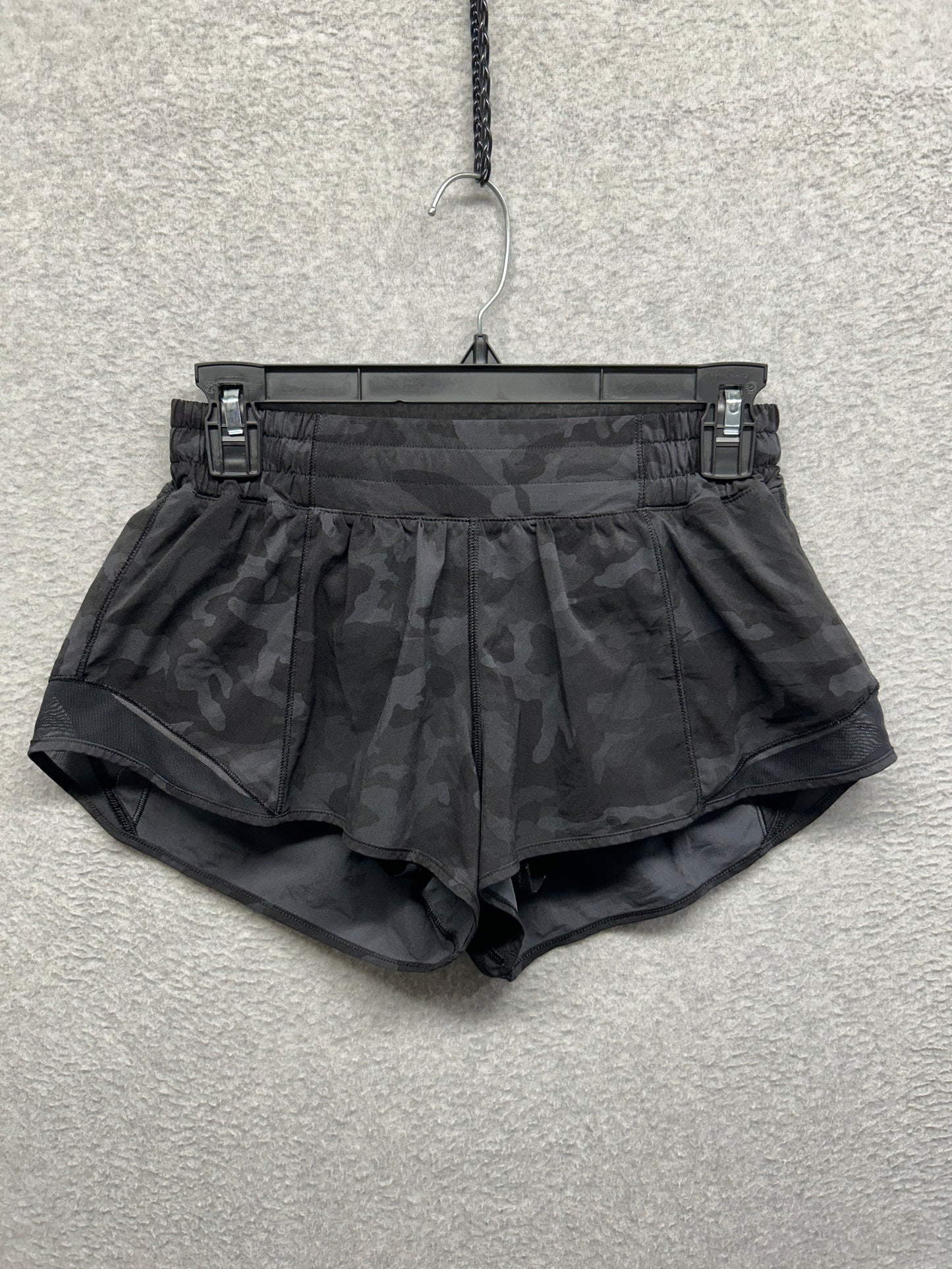 Lululemon Hotty Hot Short II 2.5" Size 8 Incognito Camo Multi Black
