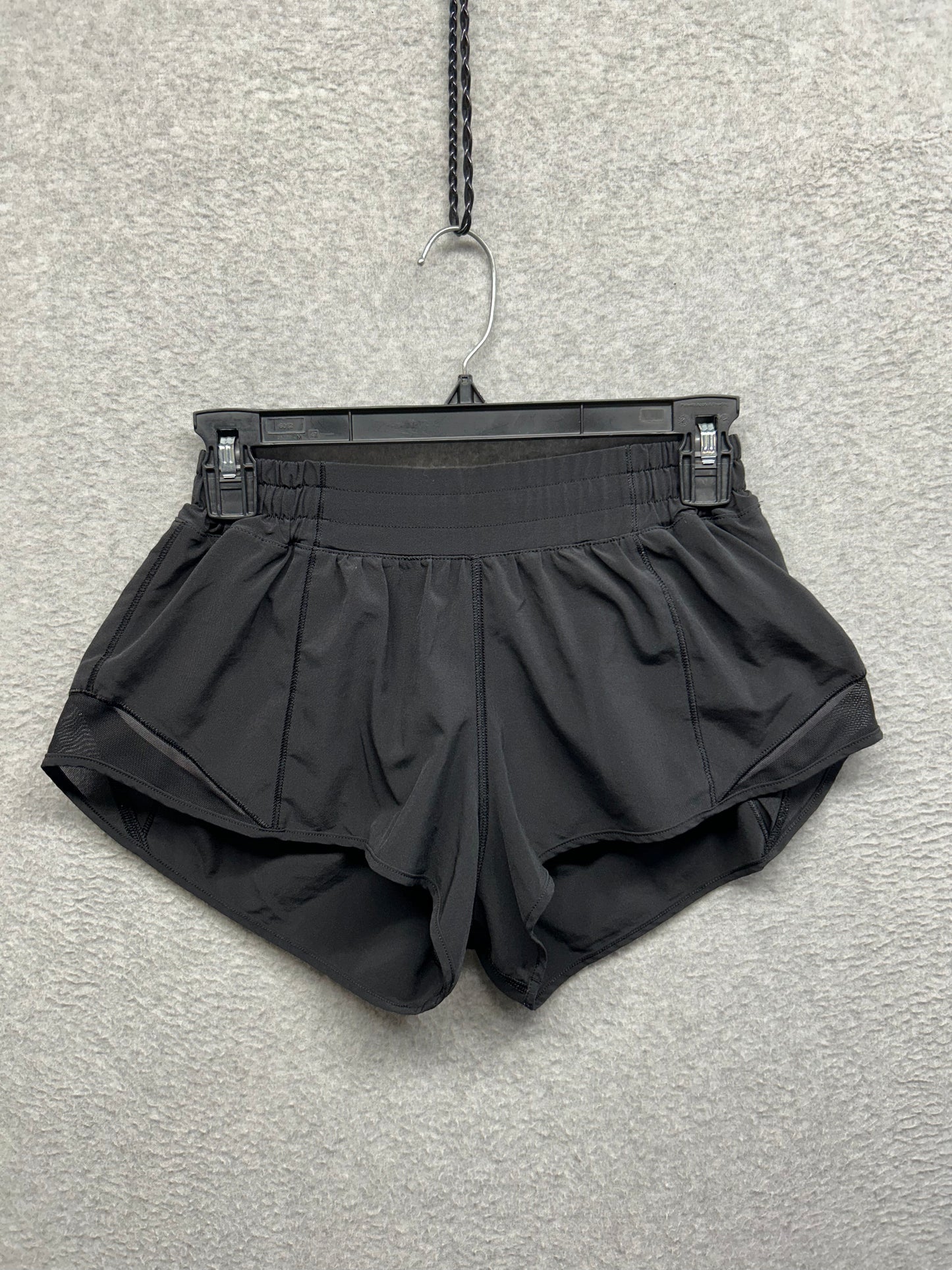 Lululemon Hotty Hot Short II 2.5" Size 6 Black