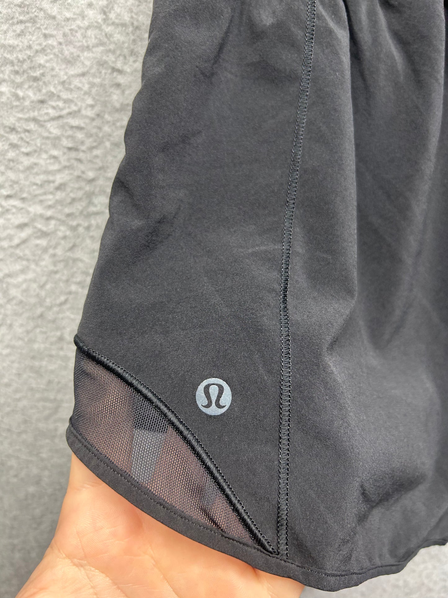 Lululemon Hotty Hot Short II 4" Size 8 Black