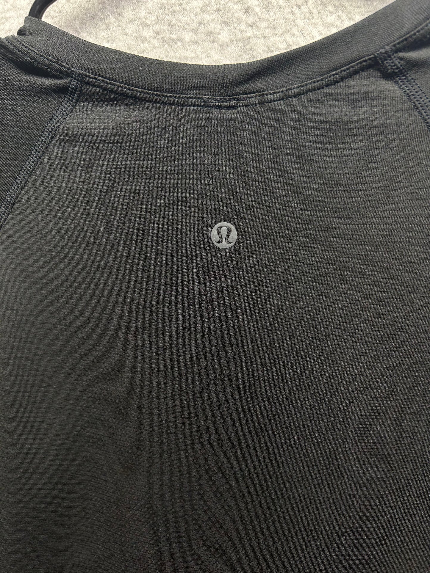 Lululemon Swiftly Tech Long Sleeve Shirt 2.0 Race Length Size 10 Black