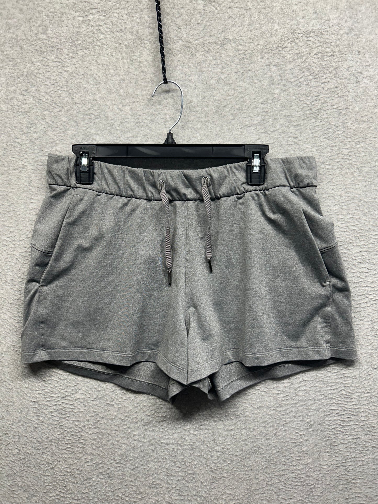 Lululemon On The Fly Short 2.5" Size 10 Heathered Gray