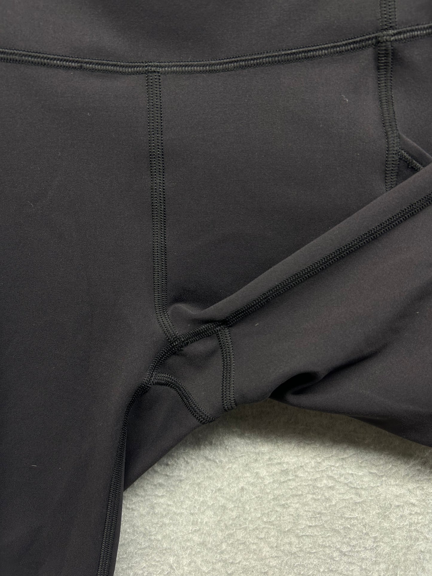 Lululemon Invigorate High-Rise Short 10" Size 4 Black