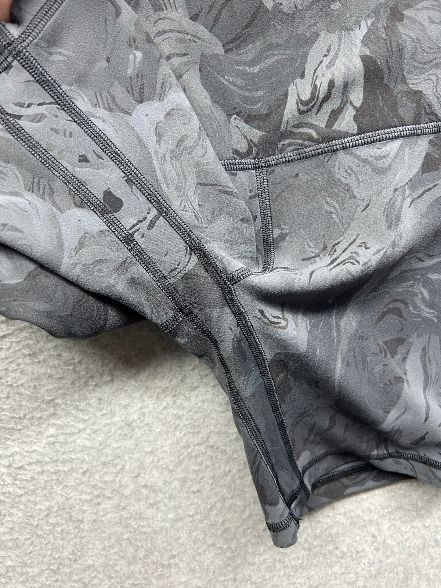 Lululemon Align High-Rise Short 6" Size 2 Stencil Dreams Black Multi