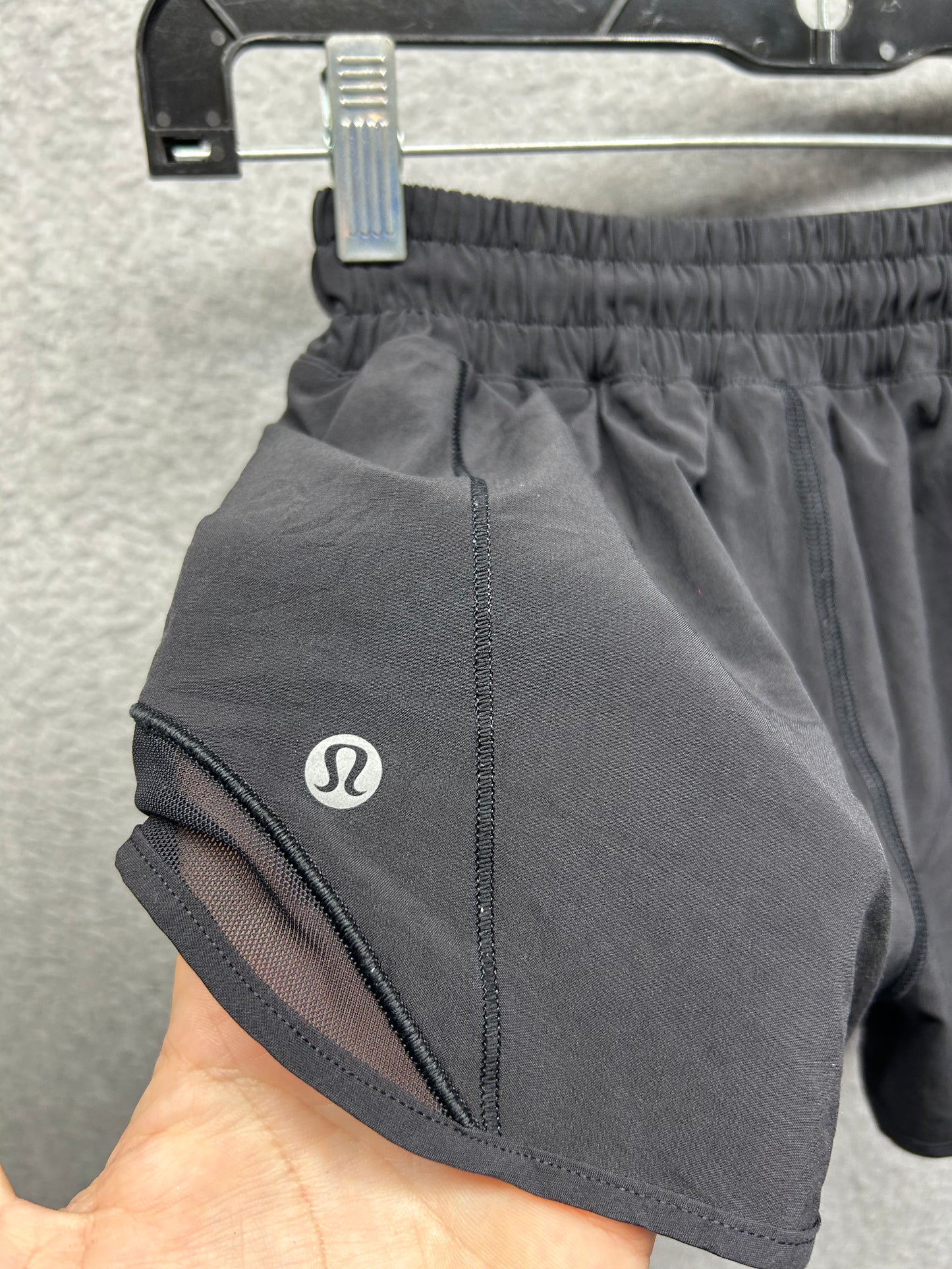 Lululemon Hotty Hot Short II 2.5" Size 2 Black