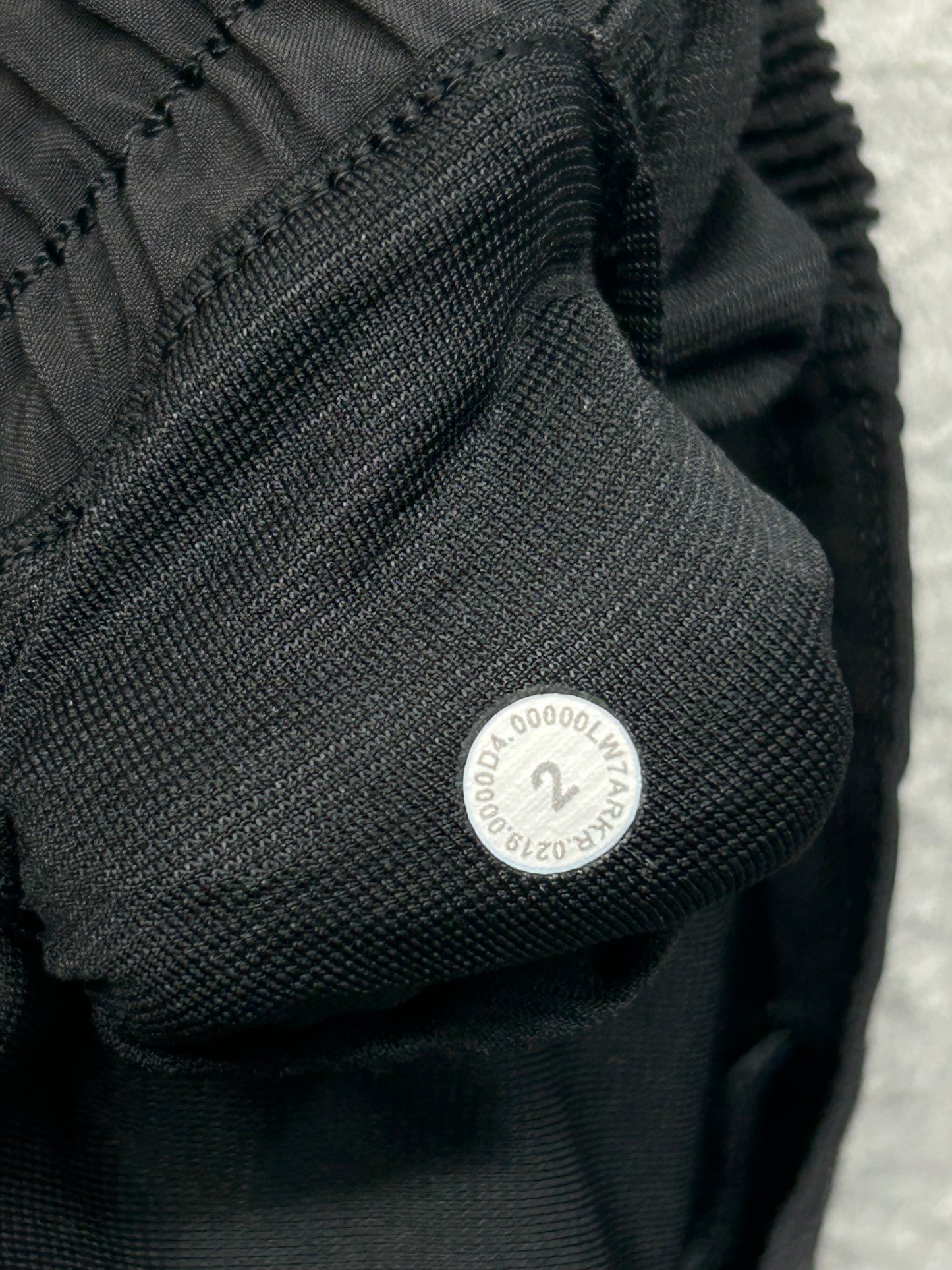 Lululemon Hotty Hot Short II 2.5" Size 2 Black