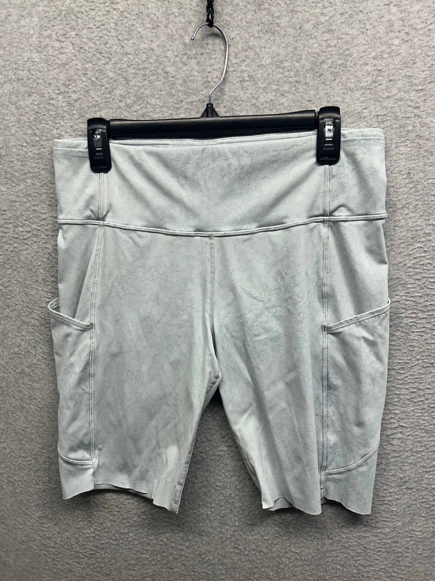 Lululemon Fast and Free Short 10" Size 12 City Grit White Blue Fog