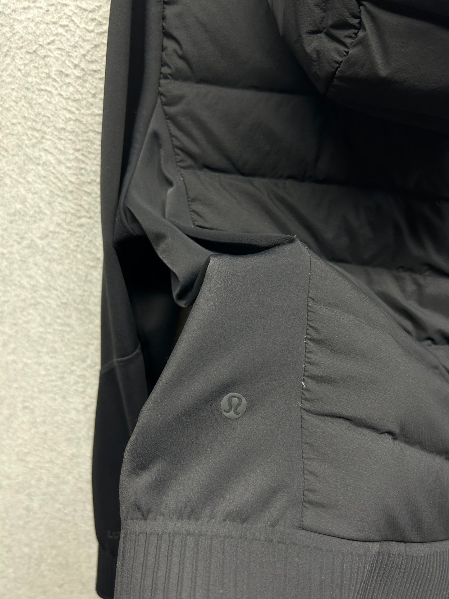 Lululemon Down & Around Jacket Size 8 Black
