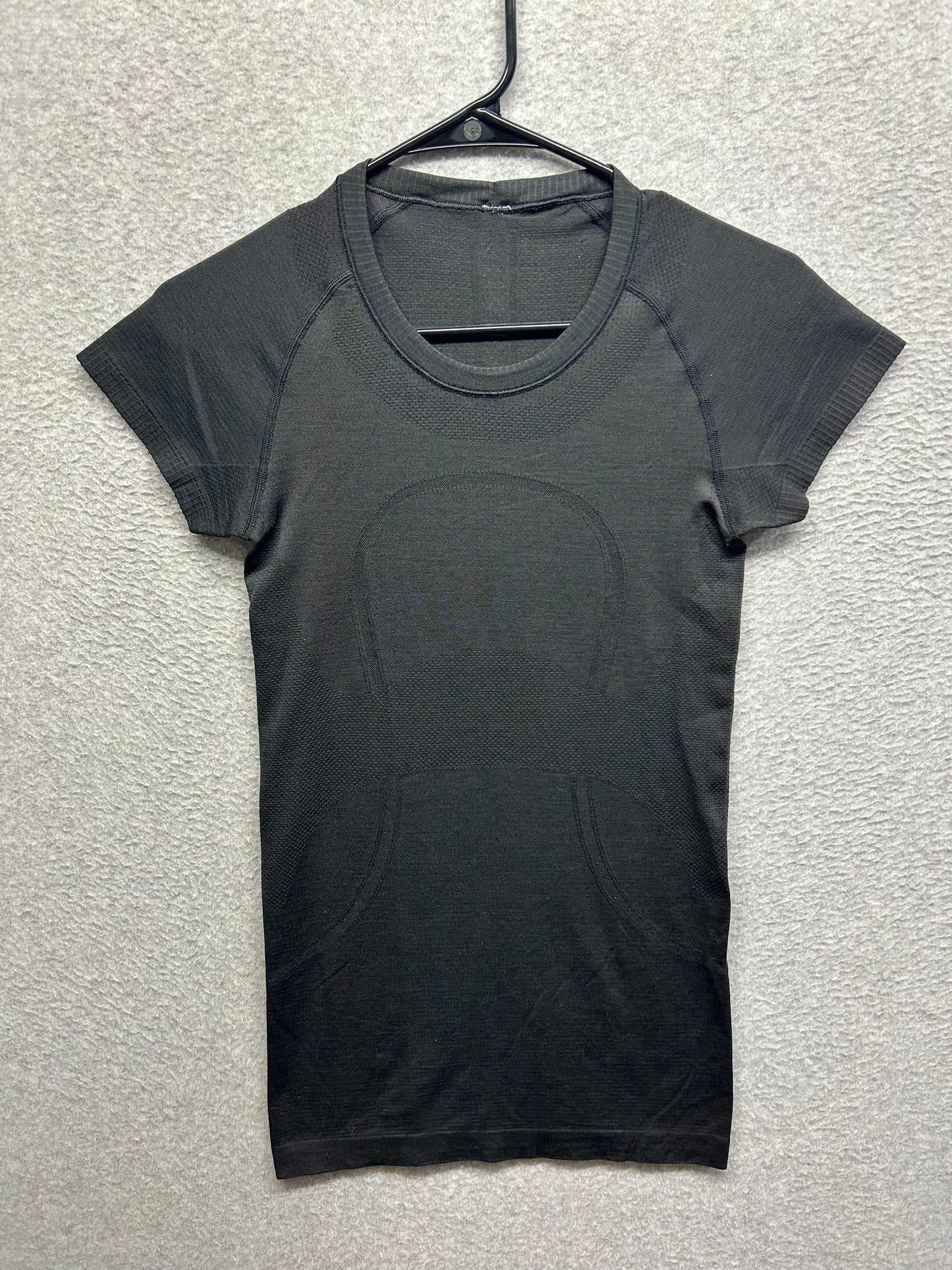 Lululemon Swiftly Tech Short Sleeve Crew Size 4 Black