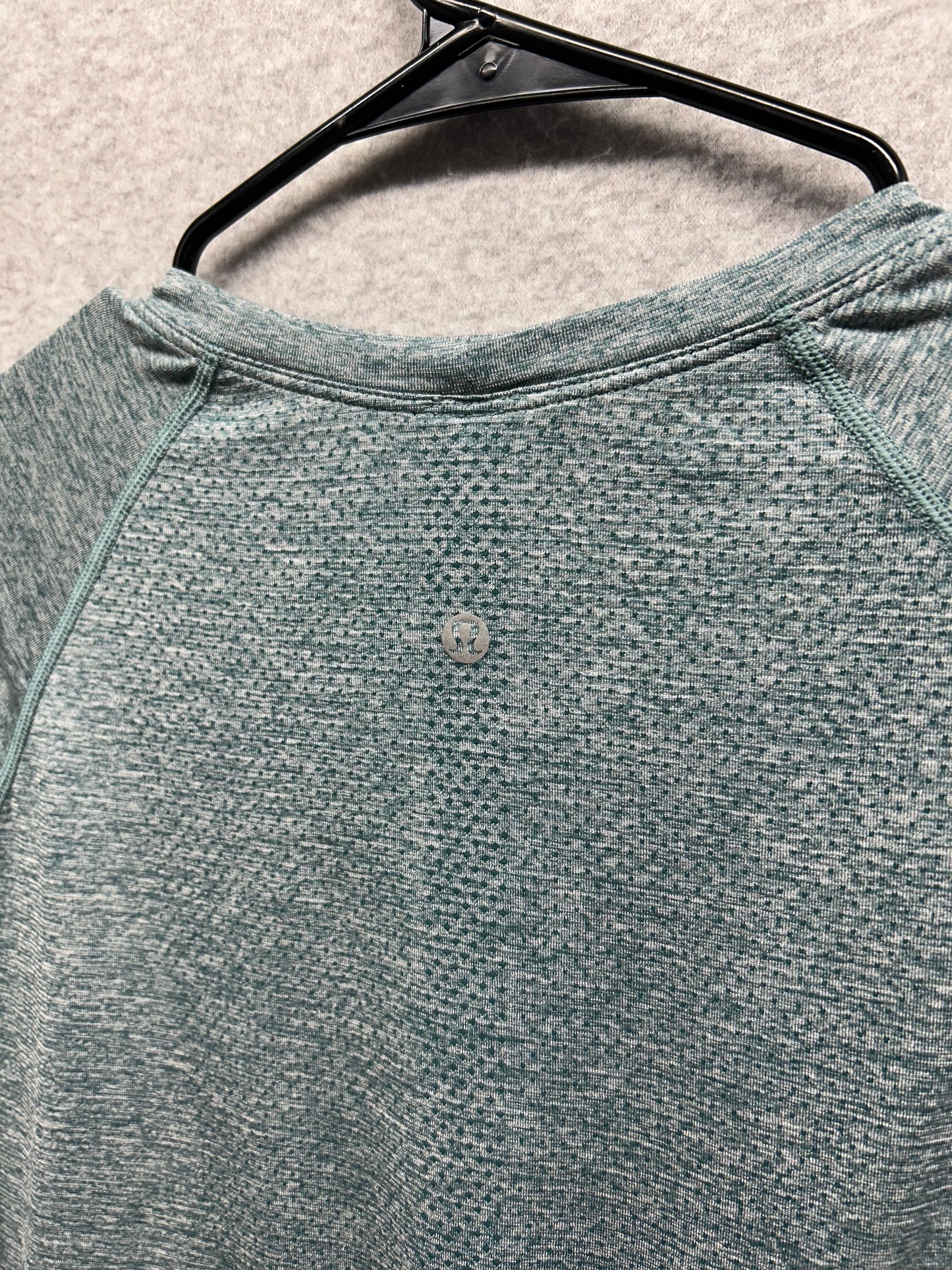 Lululemon Swiftly Tech Long Sleeve Shirt 2.0 Race Length Size 12 Green Jasper