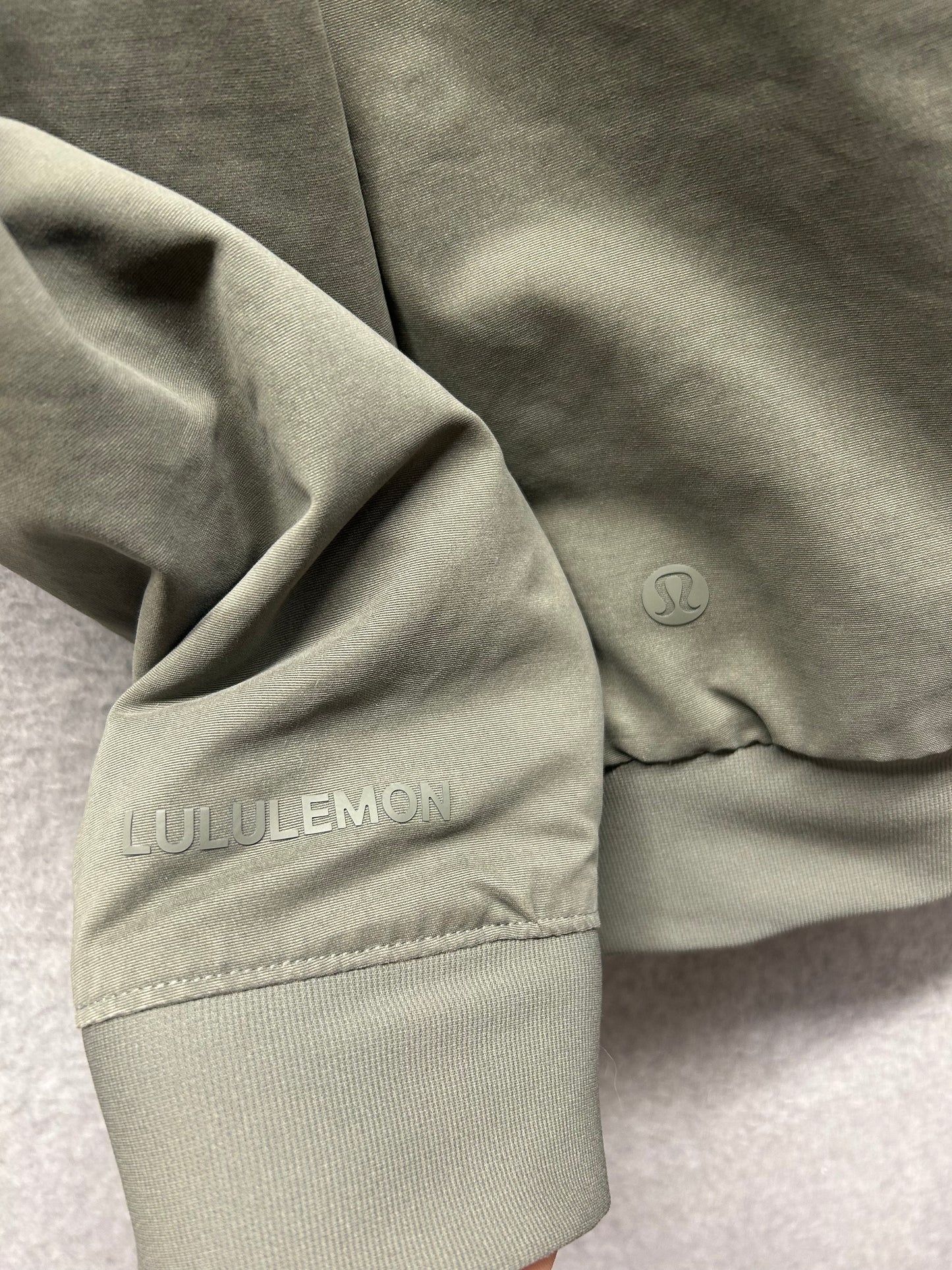 Lululemon Switch Over Bomber Mens Size Large Dark Olive