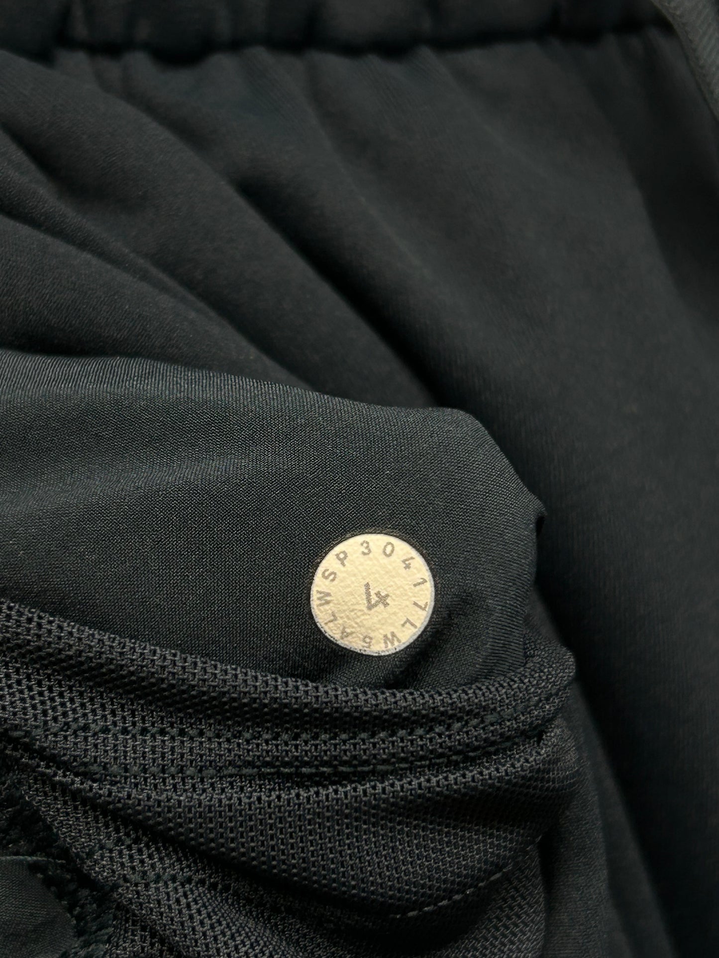 Lululemon On The Fly Pant 28" Size 4 True Navy