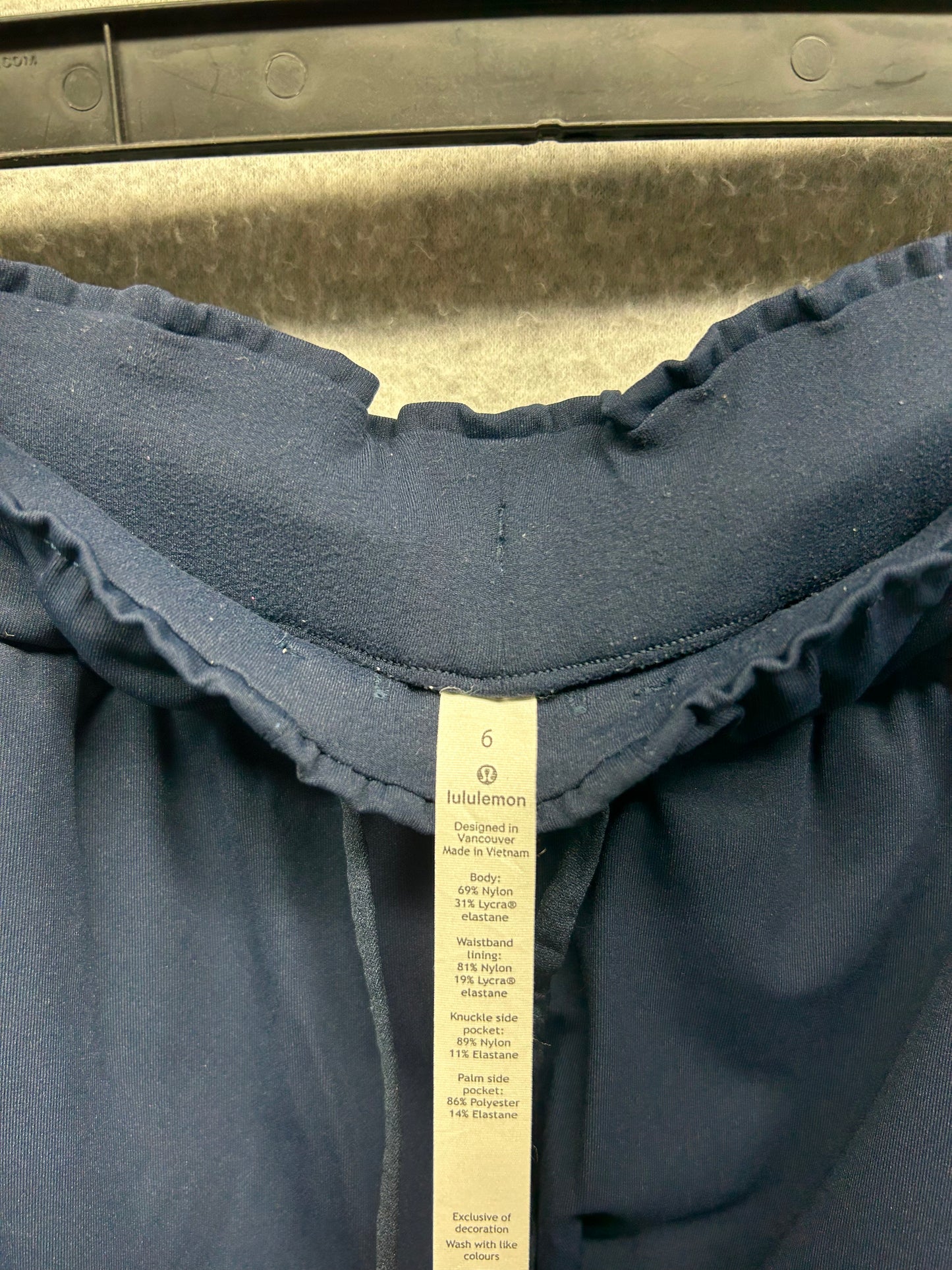 Lululemon Keep Moving Pant 7/8 High-Rise Size 6 True Navy