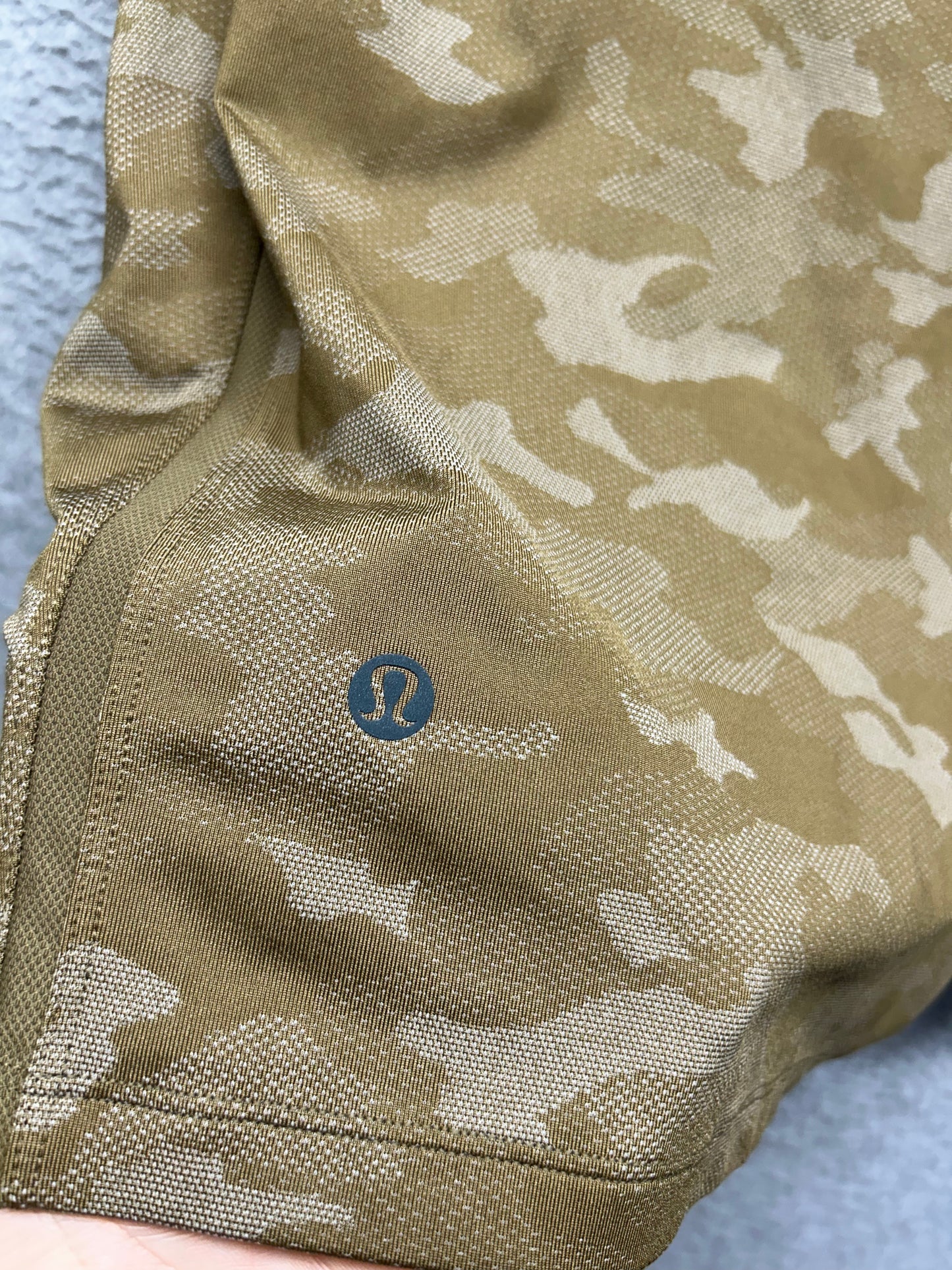 Lululemon Pace Breaker 7" Shorts Linerless Size Medium Beige Camo