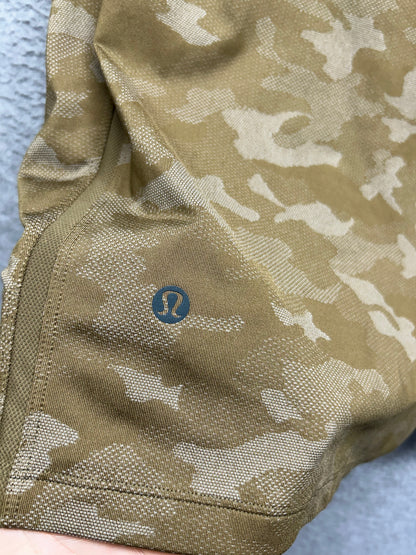 Lululemon Pace Breaker 7" Shorts Linerless Size Medium Beige Camo