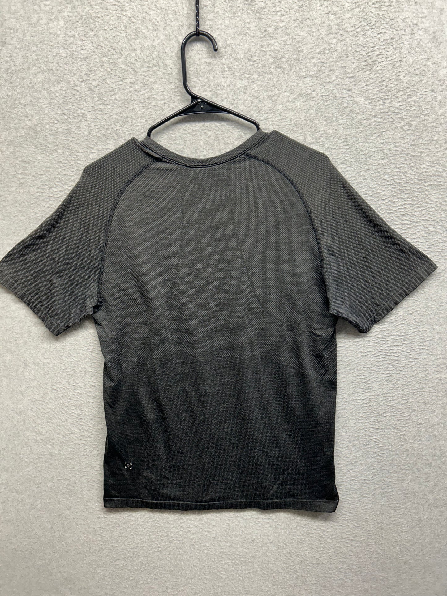 Lululemon Metal Vent Tech Short Sleeve Size Medium Black