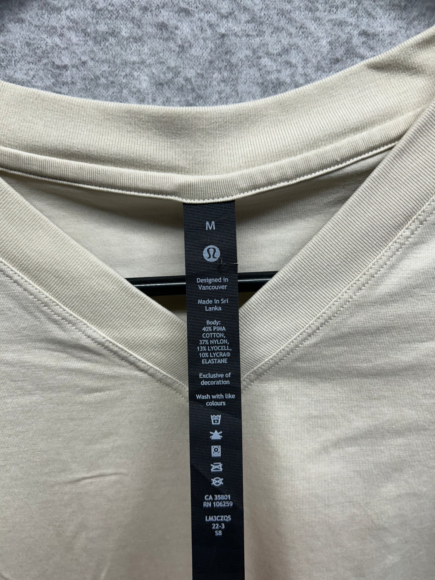 Lululemon The Fundamental V Neck T-Shirt Size Medium Beige