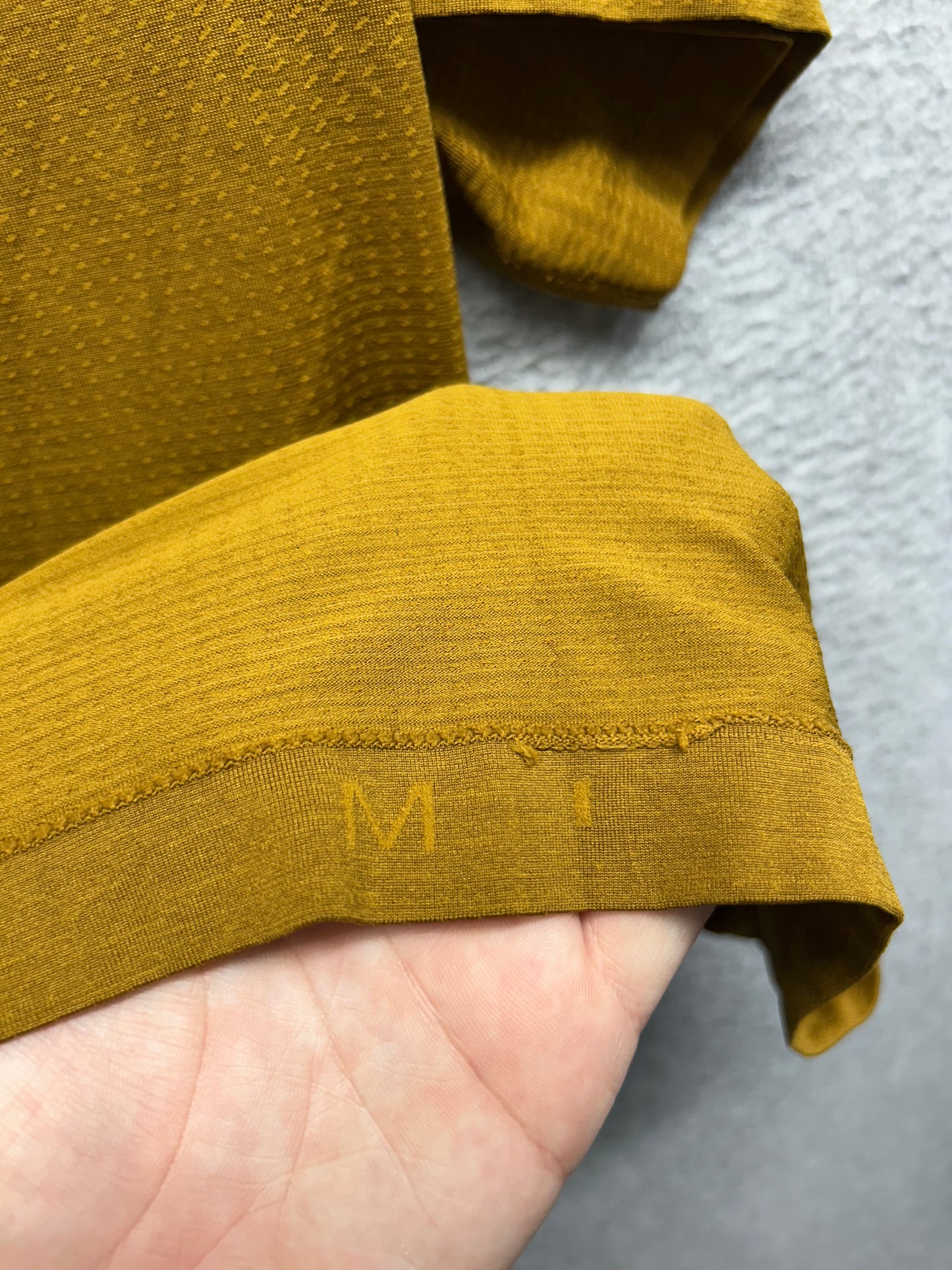Lululemon Metal Vent Tech Short-Sleeve Shirt Size Medium Gold