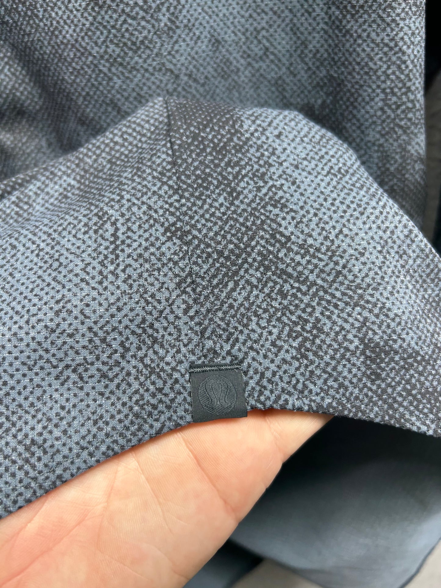 Lululemon Airing Easy Long Sleeve Shirt Size Medium Pixel Print Blue Charcoal Graphite Grey