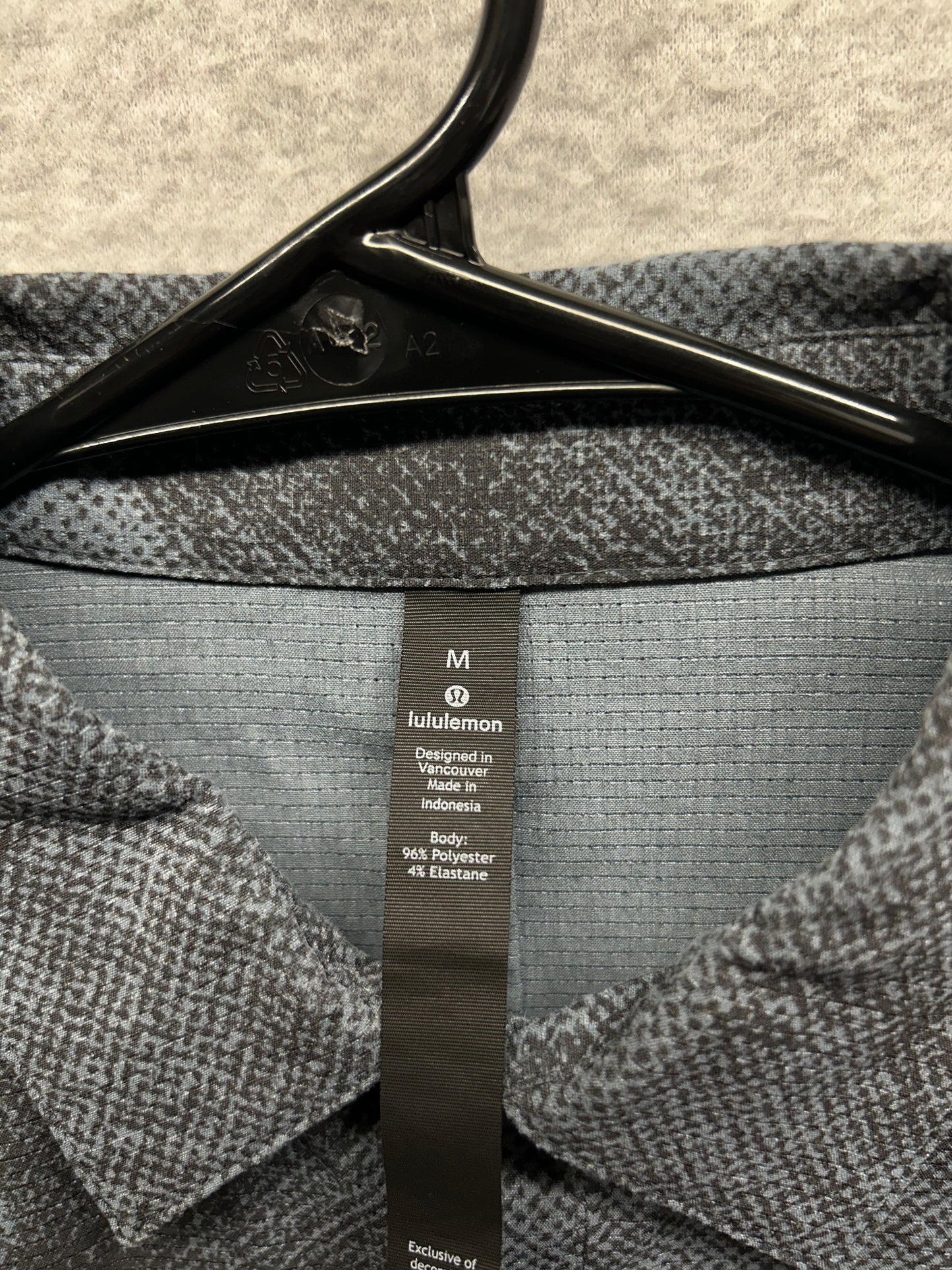 Lululemon Airing Easy Long Sleeve Shirt Size Medium Pixel Print Blue Charcoal Graphite Grey