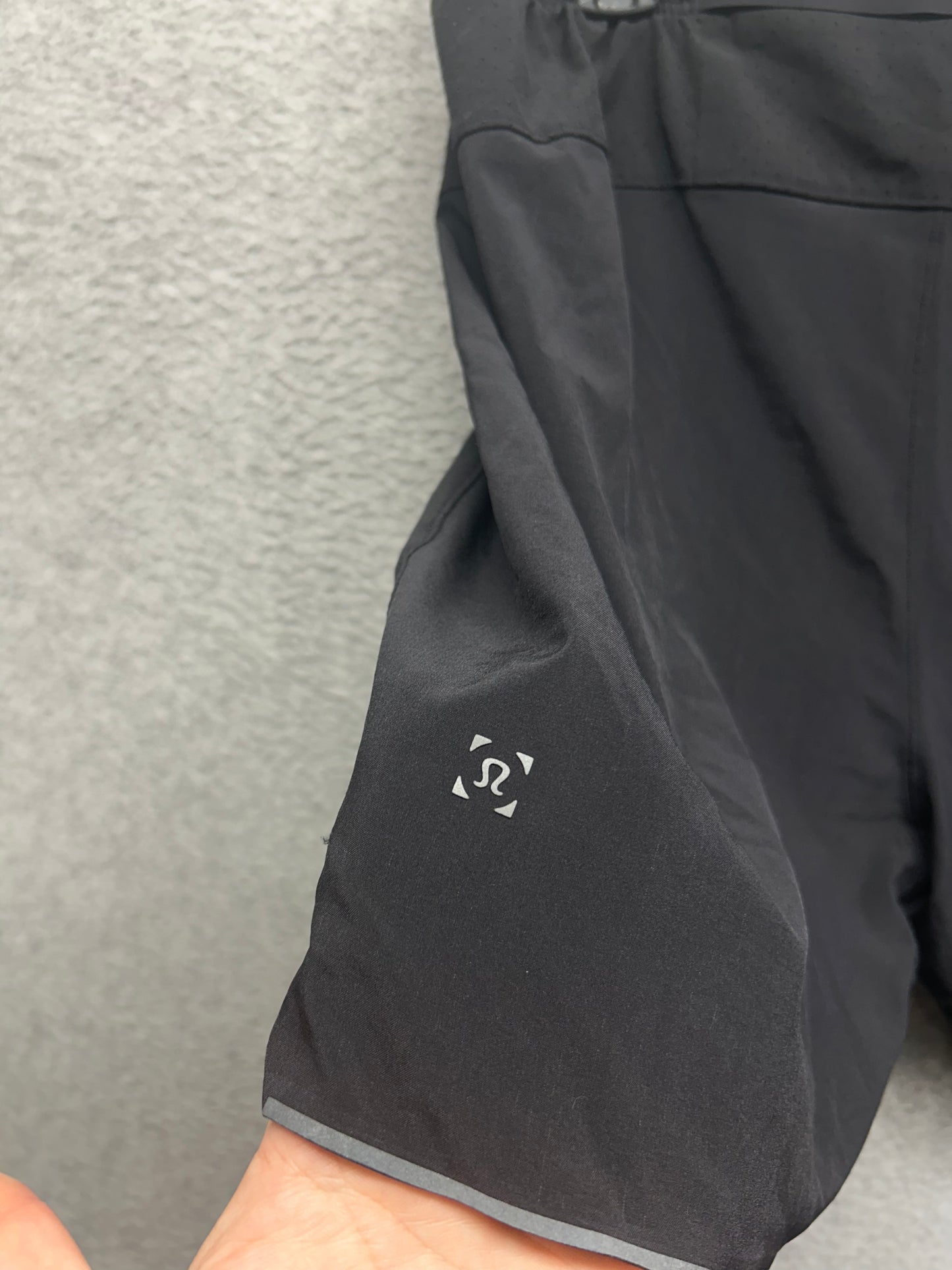 Lululemon Surge Short 6" Size Large Black