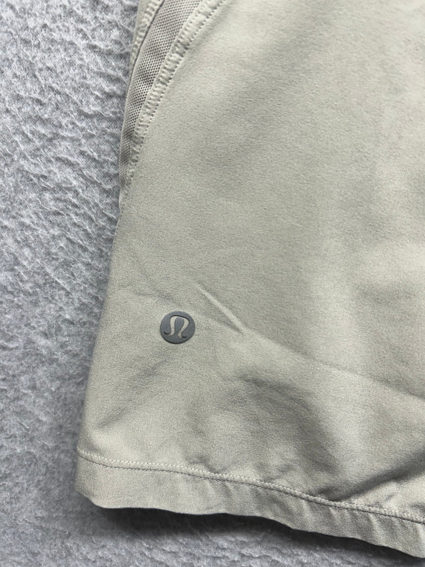 Lululemon Pace Breaker Linerless Short 5" Size Large (Square) Light Ivory