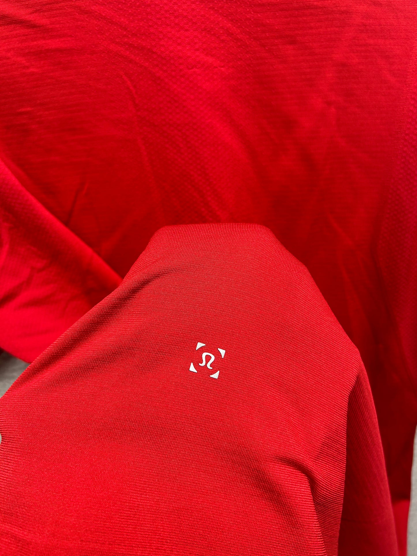 Lululemon Metal Vent Tech Short Sleeve Size Large Bold Red