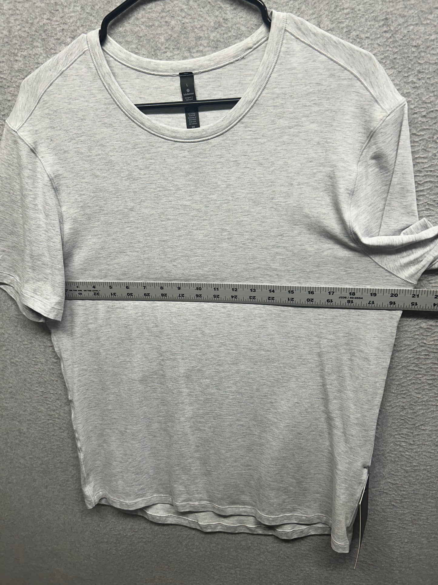 Lululemon 5 Year Basic Tee Size Large Heathered Core Ultra Light Grey