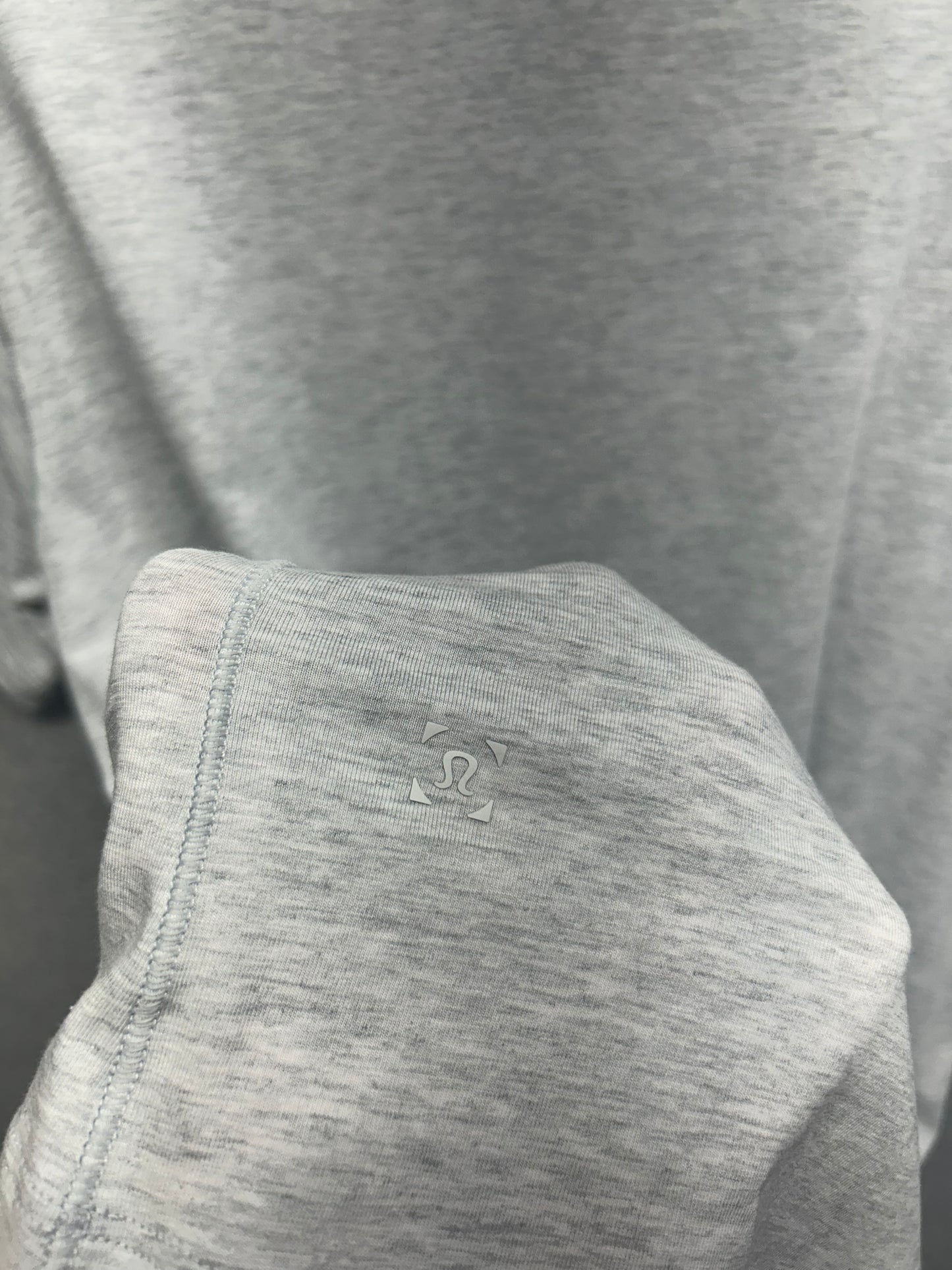 Lululemon 5 Year Basic Tee Size Large Heathered Core Ultra Light Grey