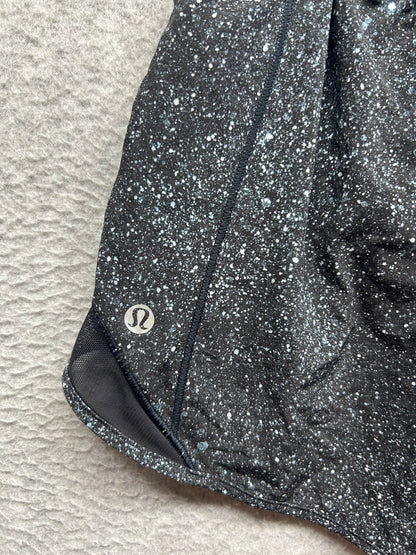 Lululemon Hotty Hot Short II Long 4" Size 6 Mineralize Multi Black