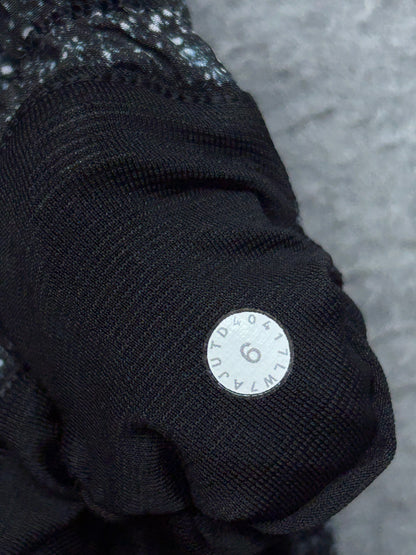 Lululemon Hotty Hot Short II Long 4" Size 6 Mineralize Multi Black