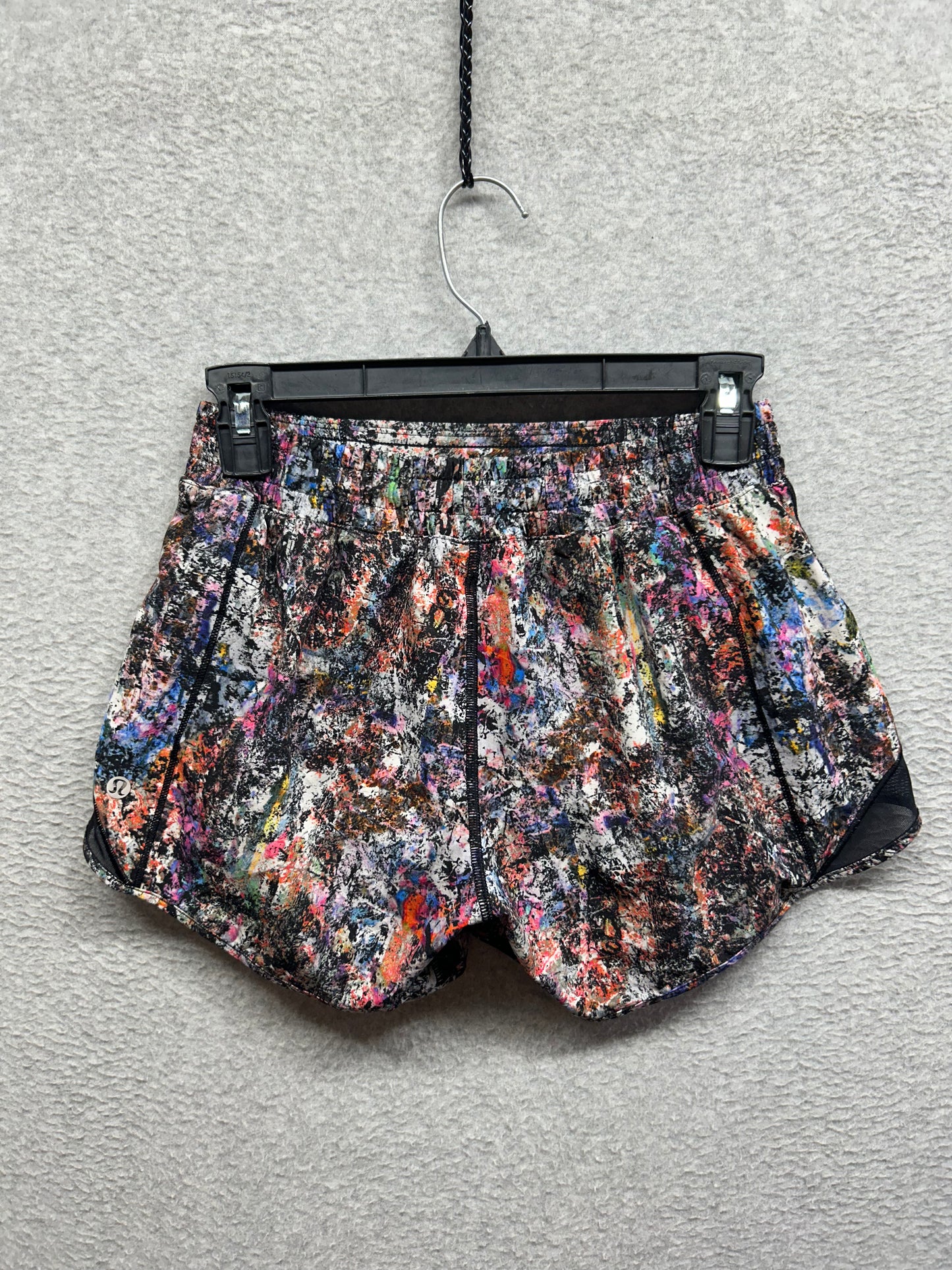 Lululemon Hotty Hot Short II Long 4" Size 6 Vitalize Multi