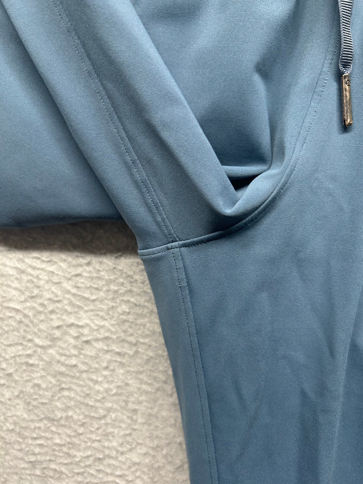 Lululemon On the Fly Jogger 28" Luxtreme Size 2 Iron Blue