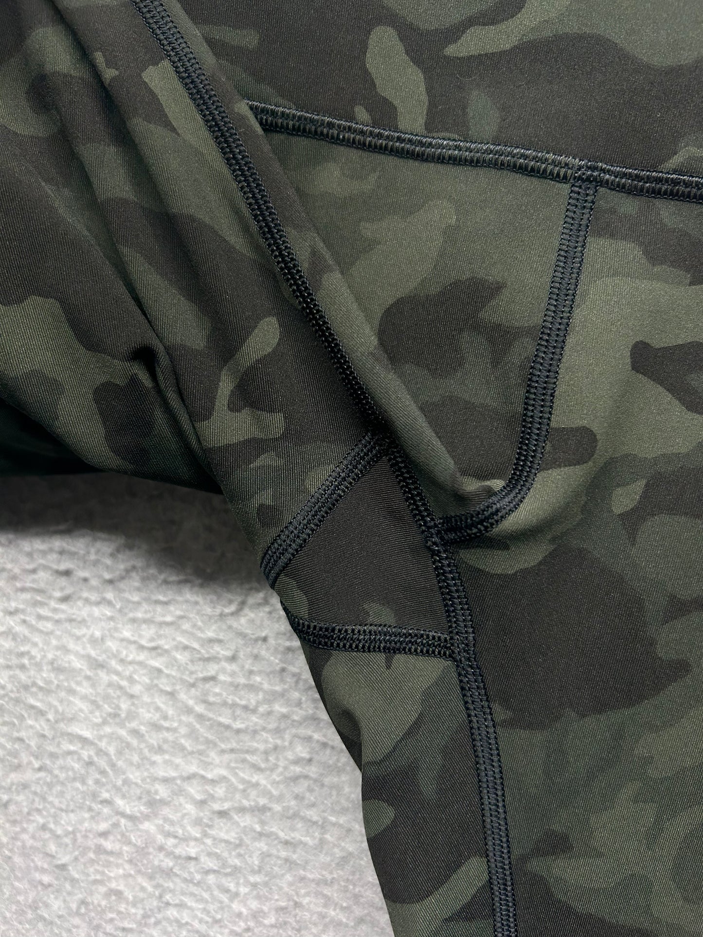 Lululemon Wunder Under High-Rise Tight 28" Size 4 Incognito Camo Multi Gator Green