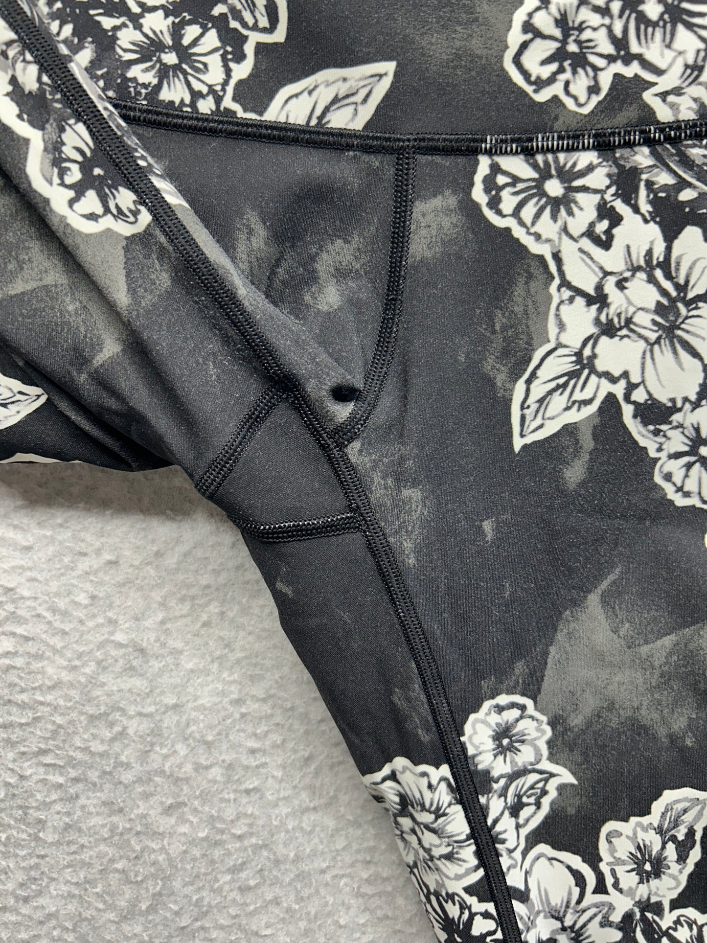 Lululemon Wunder Under High-Rise Tight Luxtreme 28" Size 4 Painted Paisley