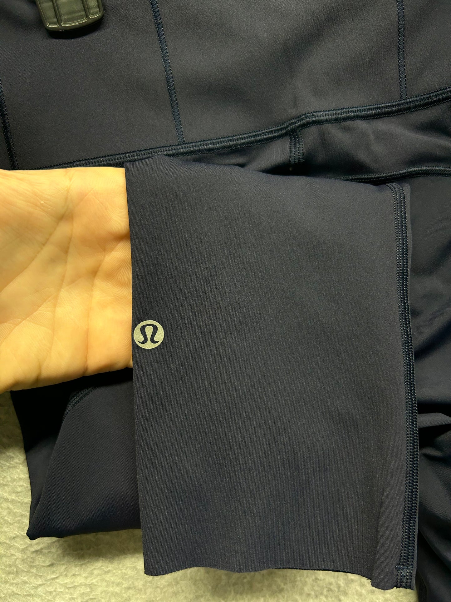 Lululemon Fast & Free Crop II Nulux 19" Size 4 True Navy