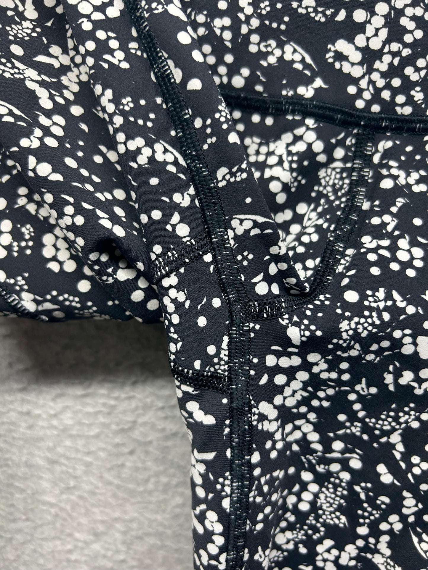 Lululemon Fast & Free Crop II 19" Size 4 Chirasu Black