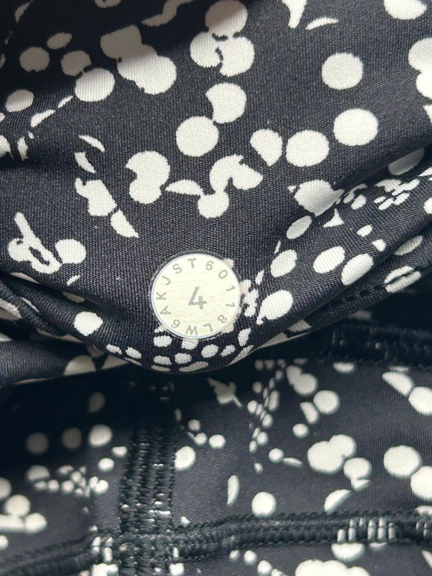 Lululemon Fast & Free Crop II 19" Size 4 Chirasu Black